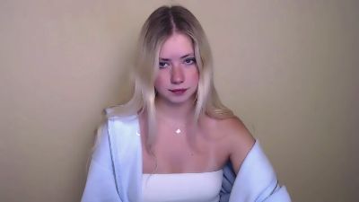AliceMeaww_ from United States