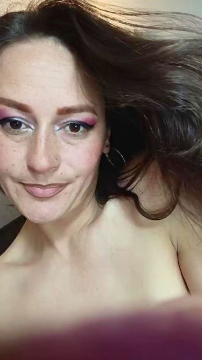 JadeHilton from United States