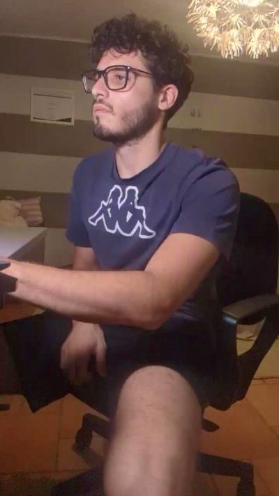 LeoLove98 from Italy