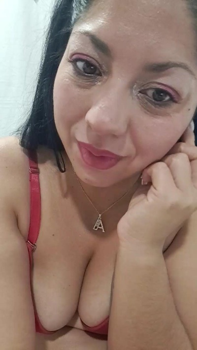 bella_milf1 from Chile