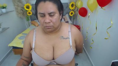 hotlesby4uxxx from Colombia